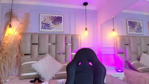 Snapshot of emelie_ch_ chatting on 01.10.25 Emily online show from 01.10.25