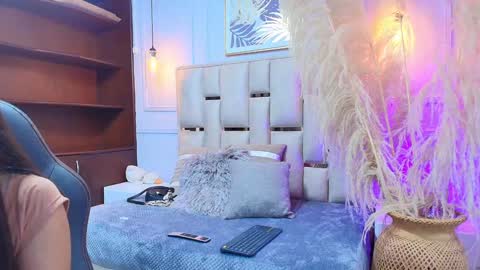 Snapshot of emelie_ch_ chatting on 01.23.25 Emily online show from 01.23.25