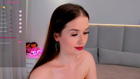 Snapshot of emelilove chatting on 01.06.25 Emeli online show from 01.06.25