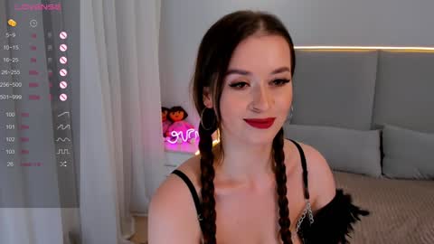 Snapshot of emelilove chatting on 01.11.25 Emeli online show from 01.11.25