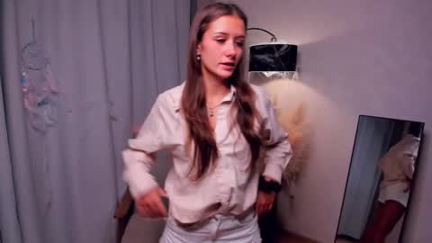 Snapshot of emelineweeman chatting on 11.01.25 Emma online show from 11.01.25