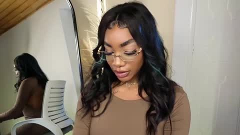 anyelii  online show from 03.12.25