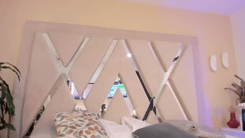 Snapshot of emely_deluxe chatting on 03.12.25 Emely online show from 03.12.25