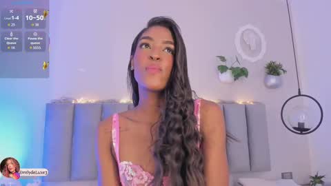 Snapshot of emely_deluxe chatting on 09.18.25 Emely online show from 09.18.25