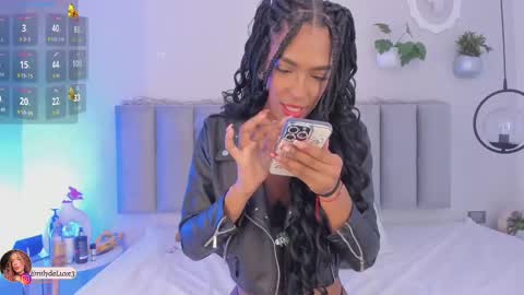 Snapshot of emely_deluxe chatting on 09.22.25 Emely online show from 09.22.25