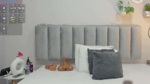 Snapshot of emely_deluxe chatting on 09.24.25 Emely online show from 09.24.25