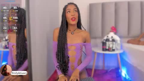 Snapshot of emely_deluxe chatting on 10.29.25 Emely online show from 10.29.25