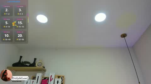 Snapshot of emely_deluxe chatting on 11.26.25 Emely online show from 11.26.25