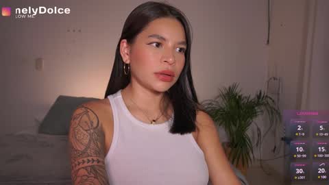 Snapshot of emely_dolce chatting on 01.13.25 ana online show from 01.13.25