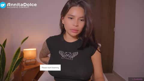 Snapshot of emely_dolce chatting on 09.21.25 ana online show from 09.21.25