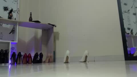 Snapshot of emely_garcia chatting on 02.27.25 Emely   online show from 02.27.25