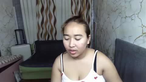 Snapshot of emely_slutxxx chatting on 12.17.25 Emely online show from 12.17.25