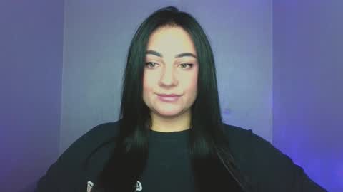 Snapshot of emelyblum chatting on 09.18.25 Emely online show from 09.18.25