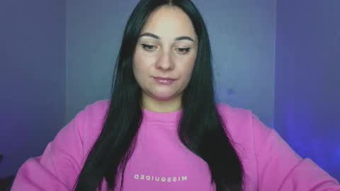 Snapshot of emelyblum chatting on 09.19.25 Emely online show from 09.19.25