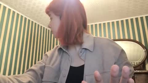 Snapshot of emelyremos chatting on 02.10.26 Emely online show from 02.10.26