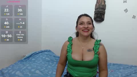 Snapshot of emelyross_ chatting on 01.01.25 emely ross online show from 01.01.25