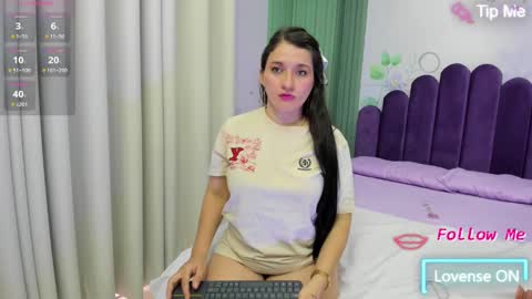 Snapshot of emelyross_ chatting on 02.22.25 emely ross online show from 02.22.25