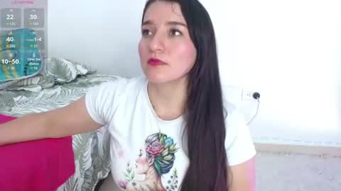 Snapshot of emelyross_ chatting on 07.20.26 emely ross online show from 07.20.26