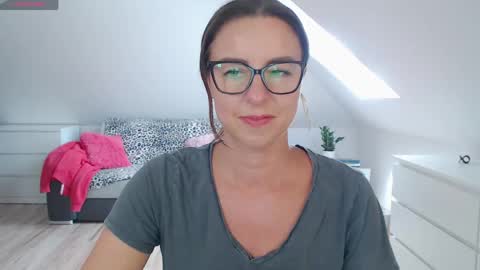 Snapshot of emerald_kittycat chatting on 05.13.26 just me online show from 05.13.26