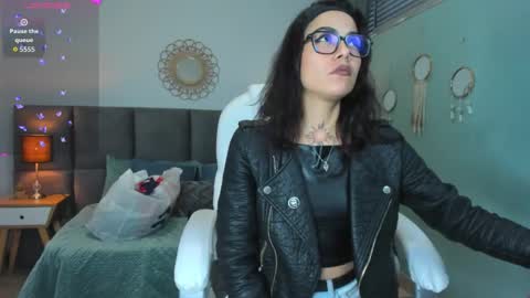 Esmeralda online show from 02.11.26