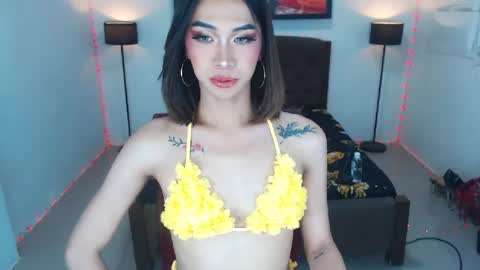 Snapshot of emerladmore chatting on 07.22.26 emerladmore online show from 07.22.26