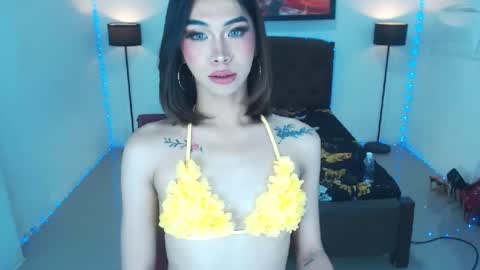 Snapshot of emerladmore chatting on 07.28.26 emerladmore online show from 07.28.26