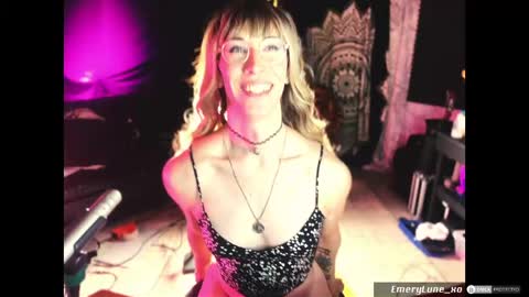 Snapshot of emerylune_xo chatting on 05.20.26 Emery Lune online show from 05.20.26