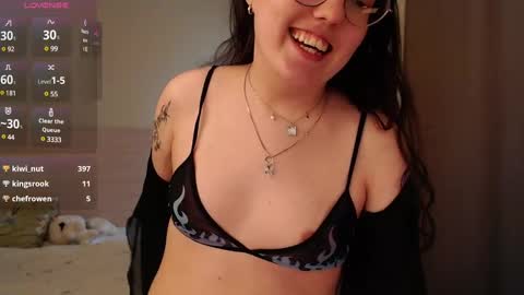 Snapshot of emi_gooflord chatting on 02.28.25 Emi online show from 02.28.25