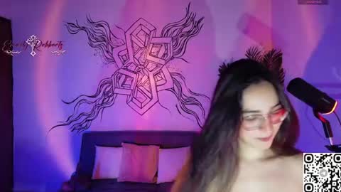Snapshot of emi_roberts chatting on 06.11.26 Emmily Roberts online show from 06.11.26