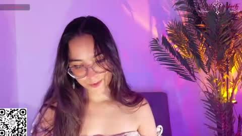 Snapshot of emi_roberts chatting on 07.13.26 Emmily Roberts online show from 07.13.26