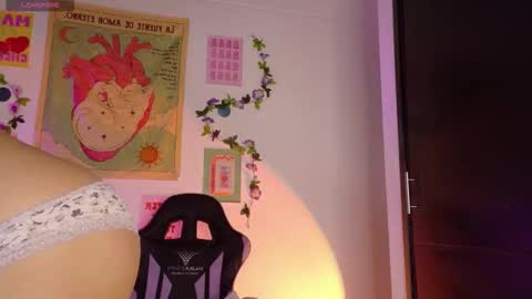 Snapshot of emicute_ chatting on 02.21.26 online show from 02.21.26