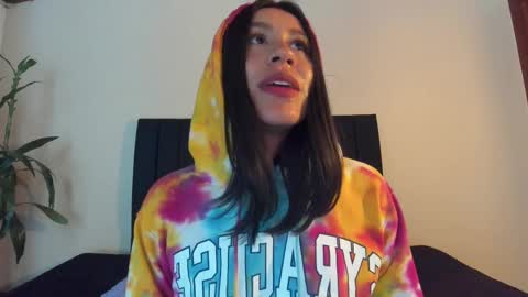 Snapshot of emigomez_ chatting on 02.19.25 Emilia Gomez online show from 02.19.25