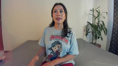 Snapshot of emigomez_ chatting on 03.07.25 Emilia Gomez online show from 03.07.25