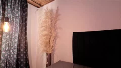 Snapshot of emigomez_ chatting on 09.28.25 Emilia Gomez online show from 09.28.25