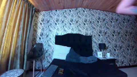 Snapshot of emigomez_ chatting on 10.21.25 Emilia Gomez online show from 10.21.25