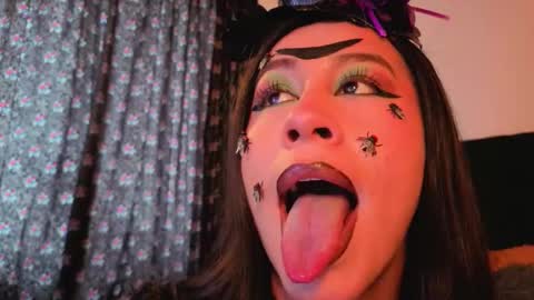 Snapshot of emigomez_ chatting on 10.25.25 Emilia Gomez online show from 10.25.25