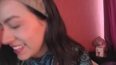 Snapshot of emigomez_ chatting on 11.04.25 Emilia Gomez online show from 11.04.25