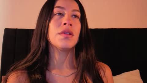 Snapshot of emigomez_ chatting on 11.10.25 Emilia Gomez online show from 11.10.25