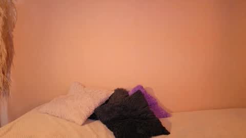 Snapshot of emigomez_ chatting on 11.12.25 Emilia Gomez online show from 11.12.25