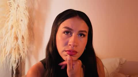 Snapshot of emigomez_ chatting on 11.15.25 Emilia Gomez online show from 11.15.25