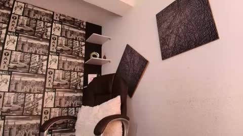 Snapshot of emigomez_ chatting on 11.27.25 Emilia Gomez online show from 11.27.25