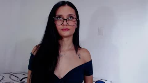 Snapshot of emii_t chatting on 03.22.26 Val online show from 03.22.26