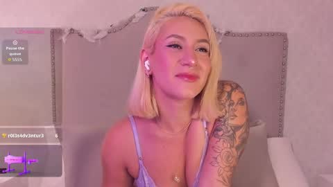 Snapshot of emiily_roberts1 chatting on 11.03.25 EMILY ROBERTS online show from 11.03.25