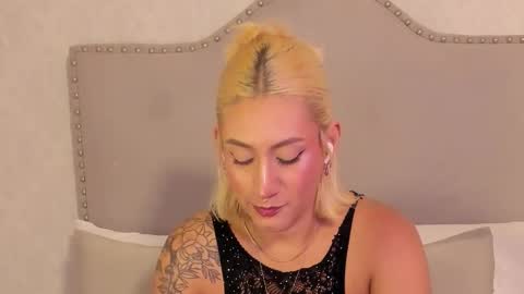 Snapshot of emiily_roberts1 chatting on 11.09.25 EMILY ROBERTS online show from 11.09.25