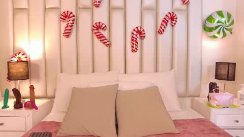 Snapshot of emiily_roberts1 chatting on 12.17.25 EMILY ROBERTS online show from 12.17.25