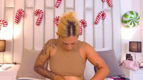 Snapshot of emiily_roberts1 chatting on 12.18.25 EMILY ROBERTS online show from 12.18.25