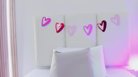 Snapshot of emiily_roberts1 chatting on 02.14.26 EMILY ROBERTS online show from 02.14.26