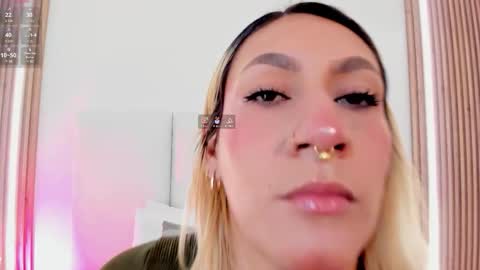 Snapshot of emiily_roberts1 chatting on 03.17.26 EMILY ROBERTS online show from 03.17.26