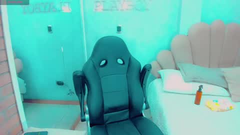 EmillySaenz online show from 04.22.26