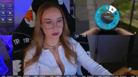 Snapshot of emili1_bc chatting on 12.17.25 Emili online show from 12.17.25